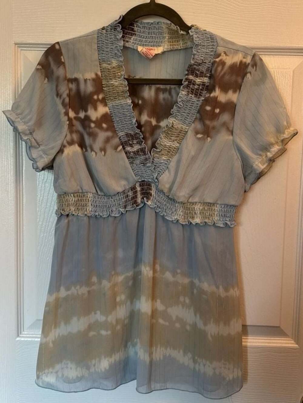 Candie's XL Blue Brown Tie Dye Smocked Empire Waist V-Neck Top with Metallic Pin